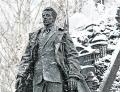 Памятник Фарману Салманову работы А.И.Рукавишникова открыт в Горноправдинске.