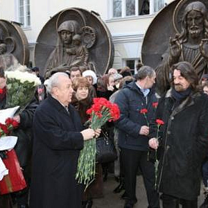З.К. Церетели принял участие в церемонии возложения цветов к памятнику Патриарху Алексию II