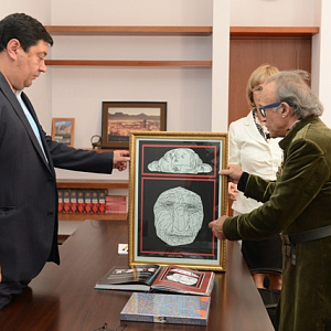 Академик РАХ Мухадин  Кишев преподнес в дар народу Осетии серию картин «Кровавые окна Беслана».  