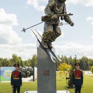 Открытие скульптурной композиции «Воин-лыжник» в Москве.